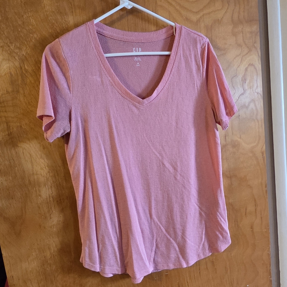 💥💥GAP Soft Pink V-Neck Tee